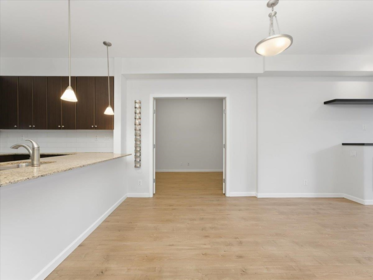 Primary Bathroom Photo of 101 275 Ross Drive, New Westminster, BC