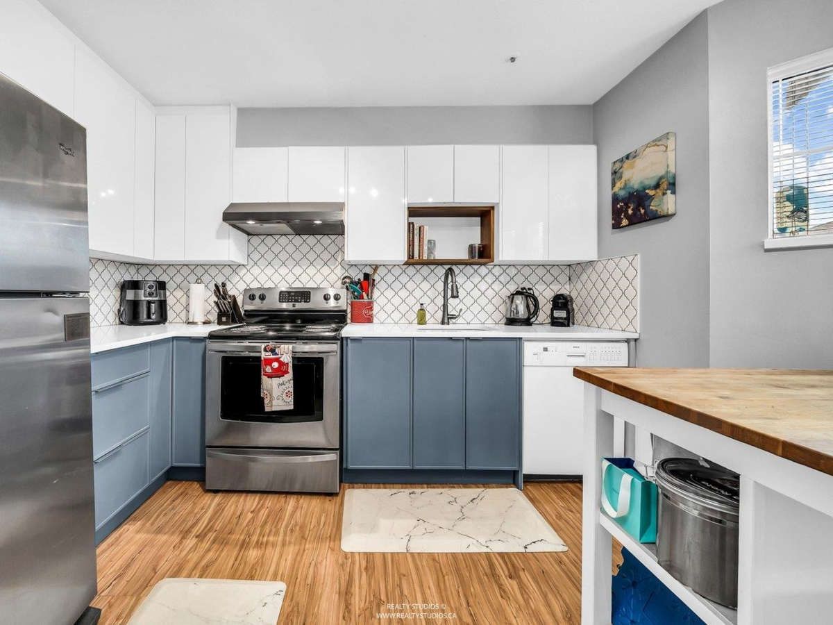 Kitchen Photo of 1 12188 Harris Road, Pitt Meadows, BC