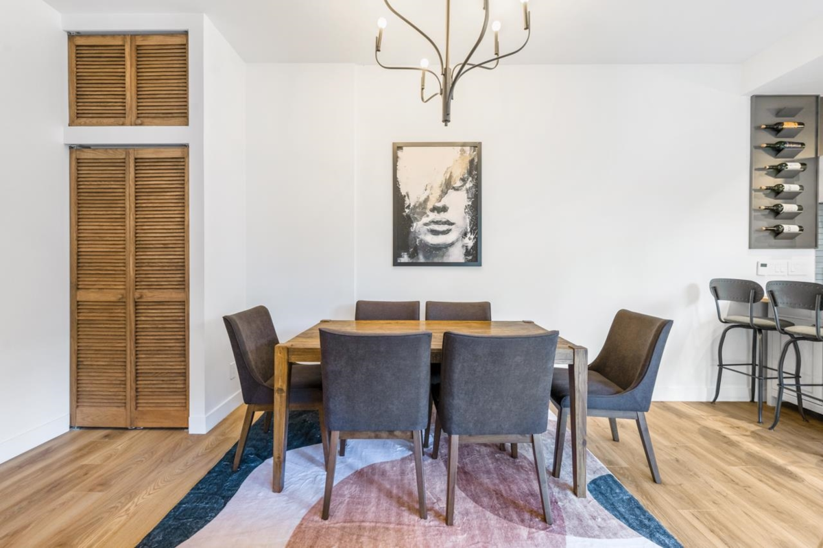 Dining Area Photo of 102 410 Carnarvon Street, New Westminster, BC