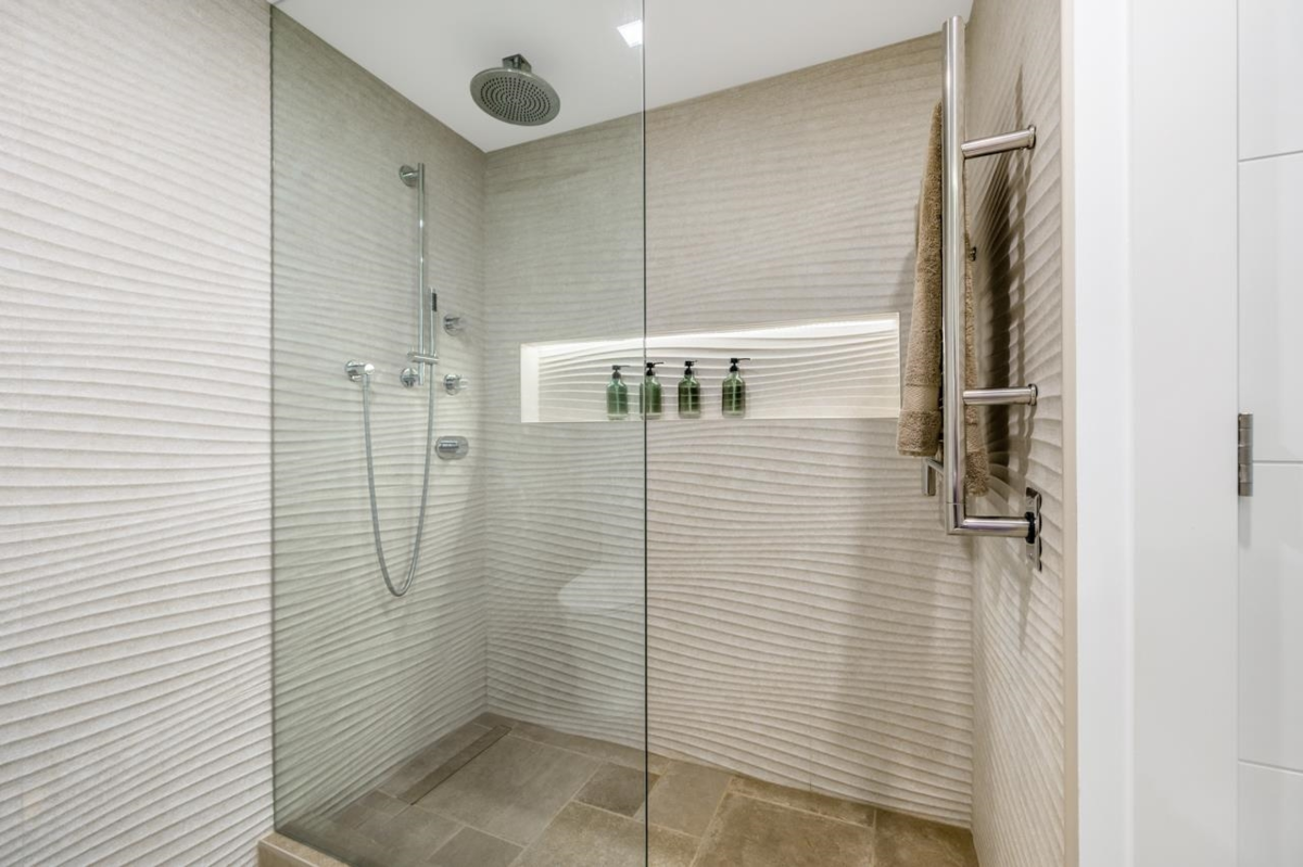 Powder Room Photo of 102 410 Carnarvon Street, New Westminster, BC