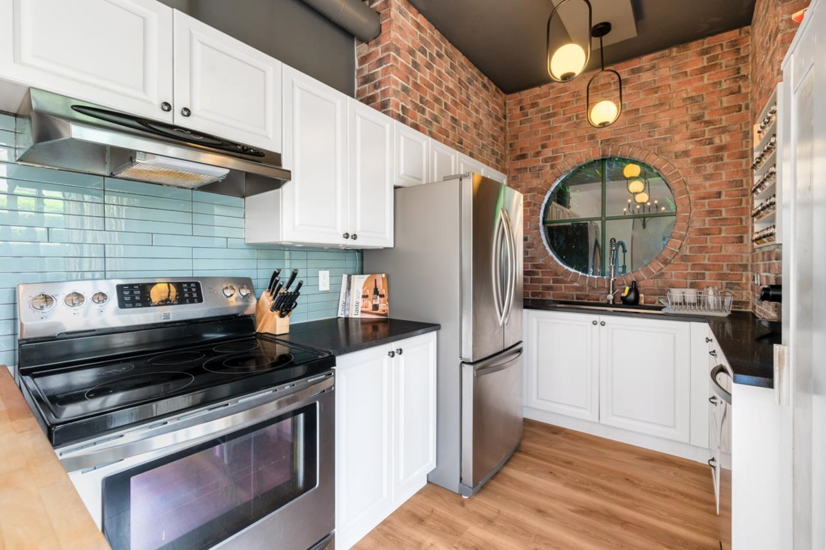 Primary Bathroom Photo of 102 410 Carnarvon Street, New Westminster, BC