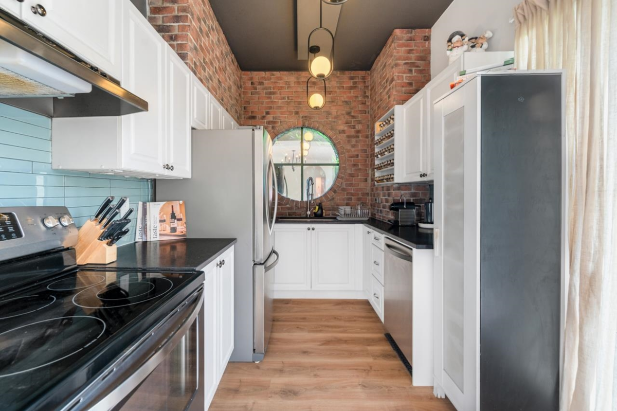 Primary Bedroom Photo of 102 410 Carnarvon Street, New Westminster, BC