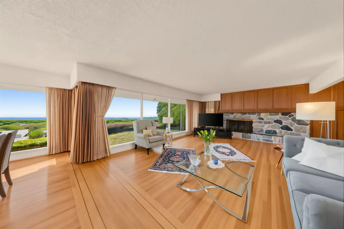 Breakfast Nook Photo of 875 Eyremount Drive, West Vancouver, BC