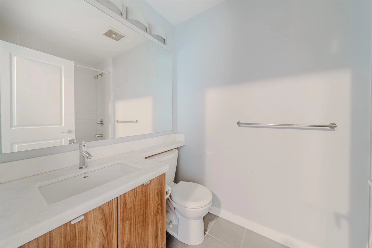 Primary Bathroom Photo of 416 15988 26 Avenue, Surrey, BC