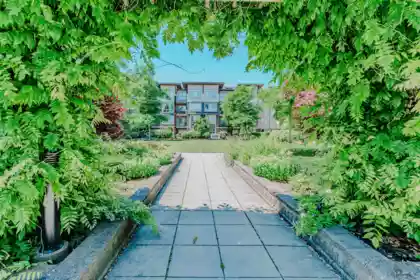 Staircase Photo of 416 15988 26 Avenue, Surrey, BC