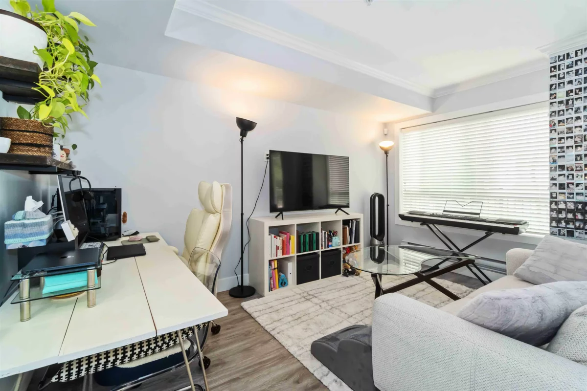 Kitchen Island Photo of 104 2229 Atkins Avenue, Port Coquitlam, BC