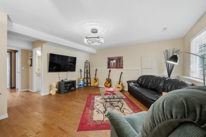 Entry Foyer Photo of 3751 Sheridan Place, Abbotsford, BC