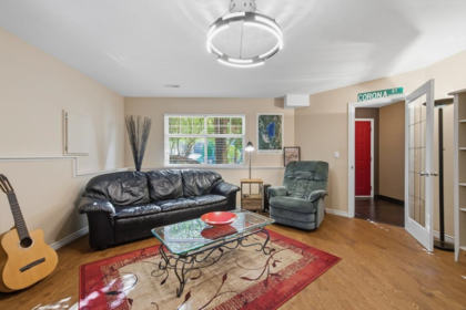 Hallway Photo of 3751 Sheridan Place, Abbotsford, BC