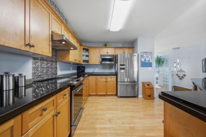 Kitchen Island Photo of 3751 Sheridan Place, Abbotsford, BC