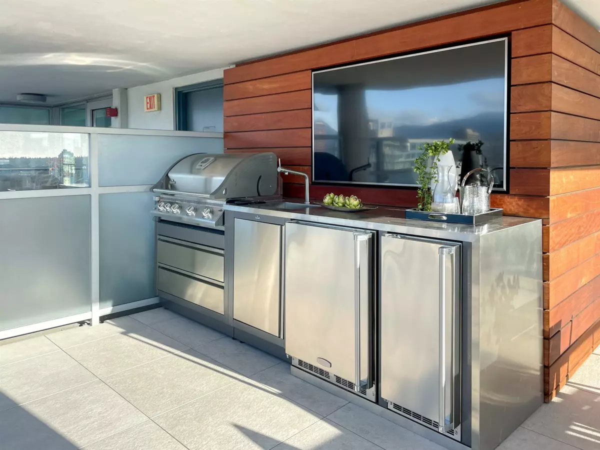 Front Yard Photo of 3703 689 Abbott Street, Vancouver, BC