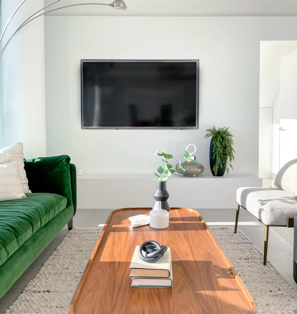 Kitchen Island Photo of 3703 689 Abbott Street, Vancouver, BC