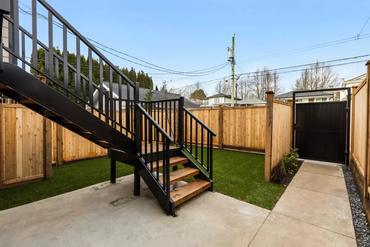 Bedroom 4 Photo of 2 435 E 47th Avenue, Vancouver, BC