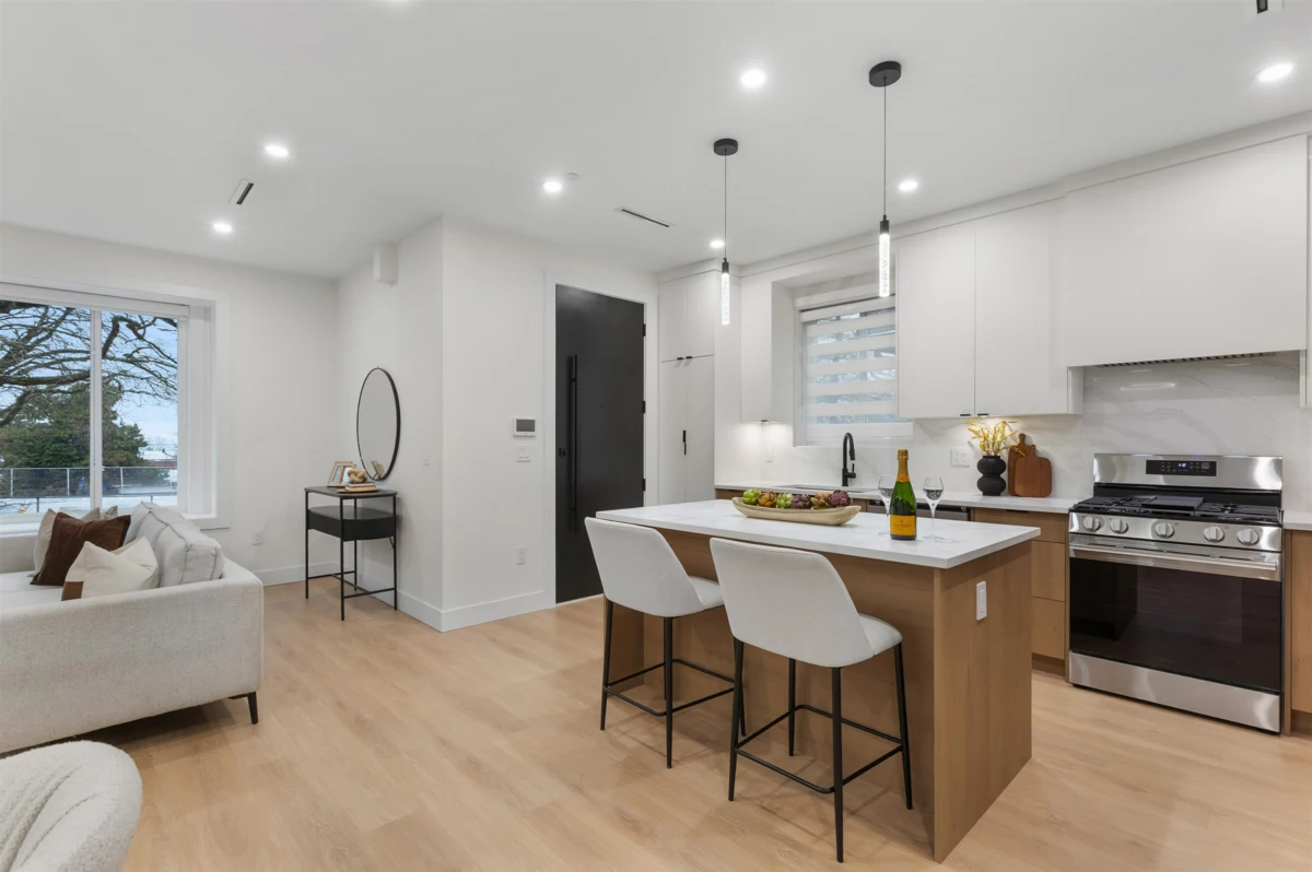 Breakfast Nook Photo of 2 435 E 47th Avenue, Vancouver, BC