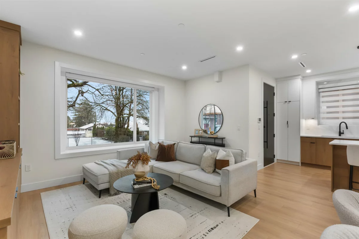 Dining Area Photo of 2 435 E 47th Avenue, Vancouver, BC