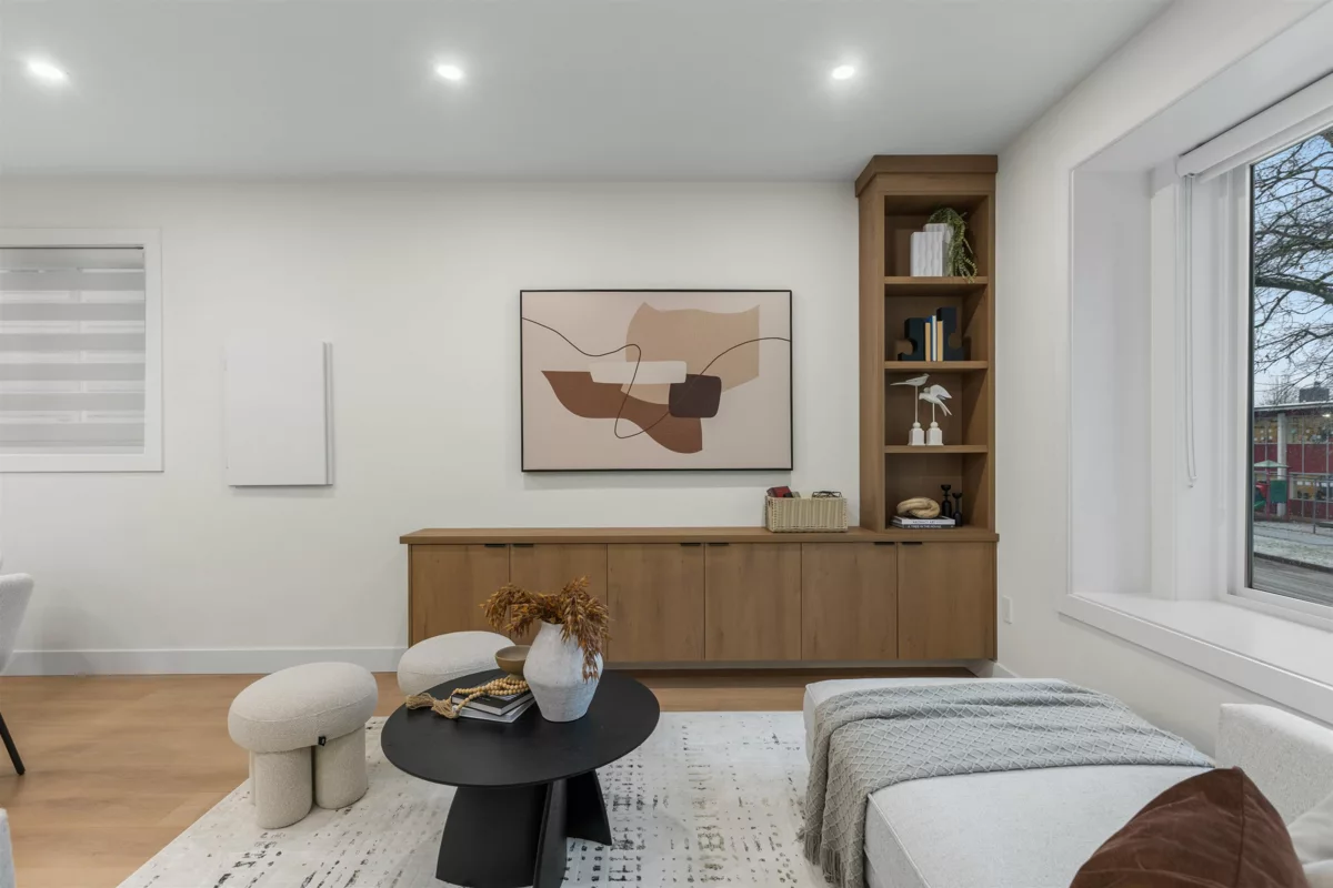 Family Room Photo of 2 435 E 47th Avenue, Vancouver, BC