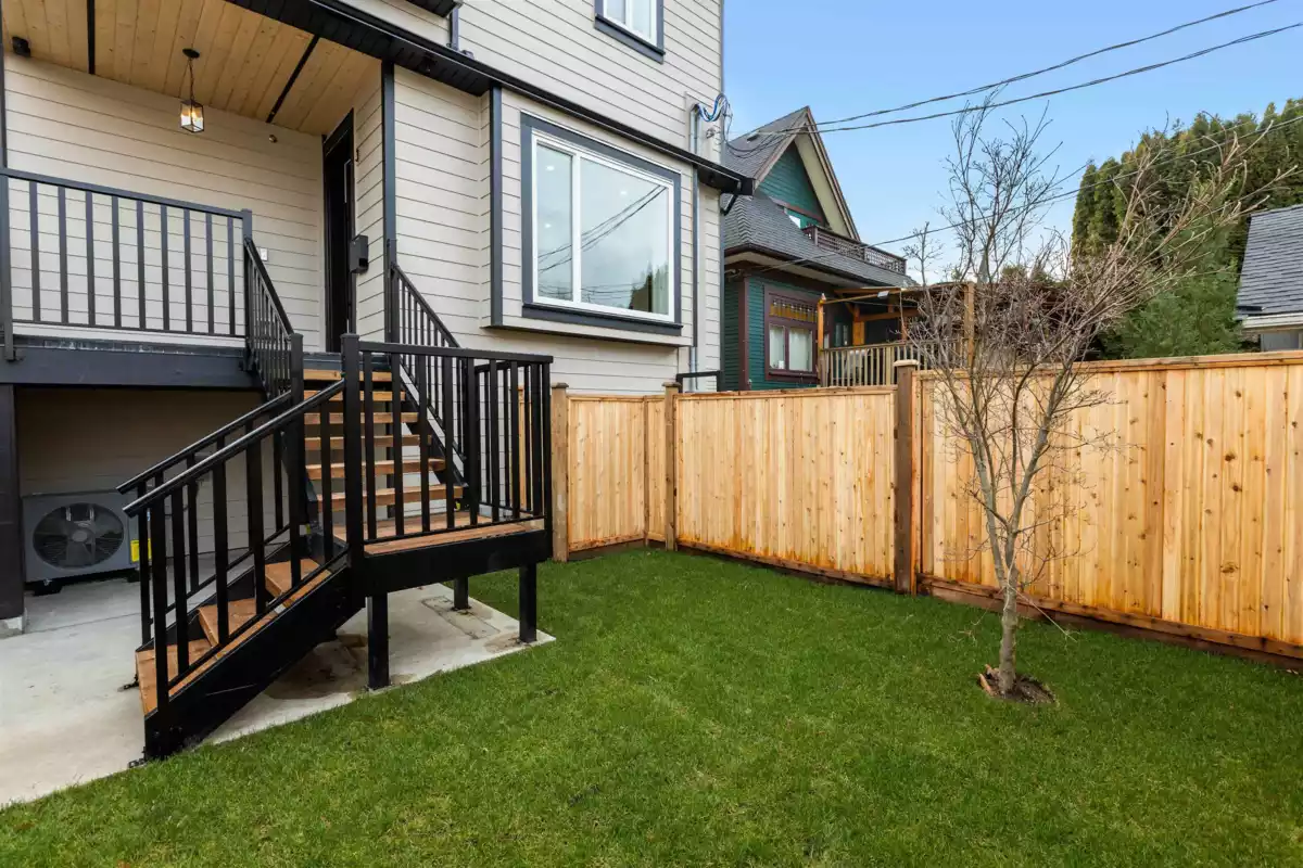 Guest Bathroom Photo of 2 435 E 47th Avenue, Vancouver, BC