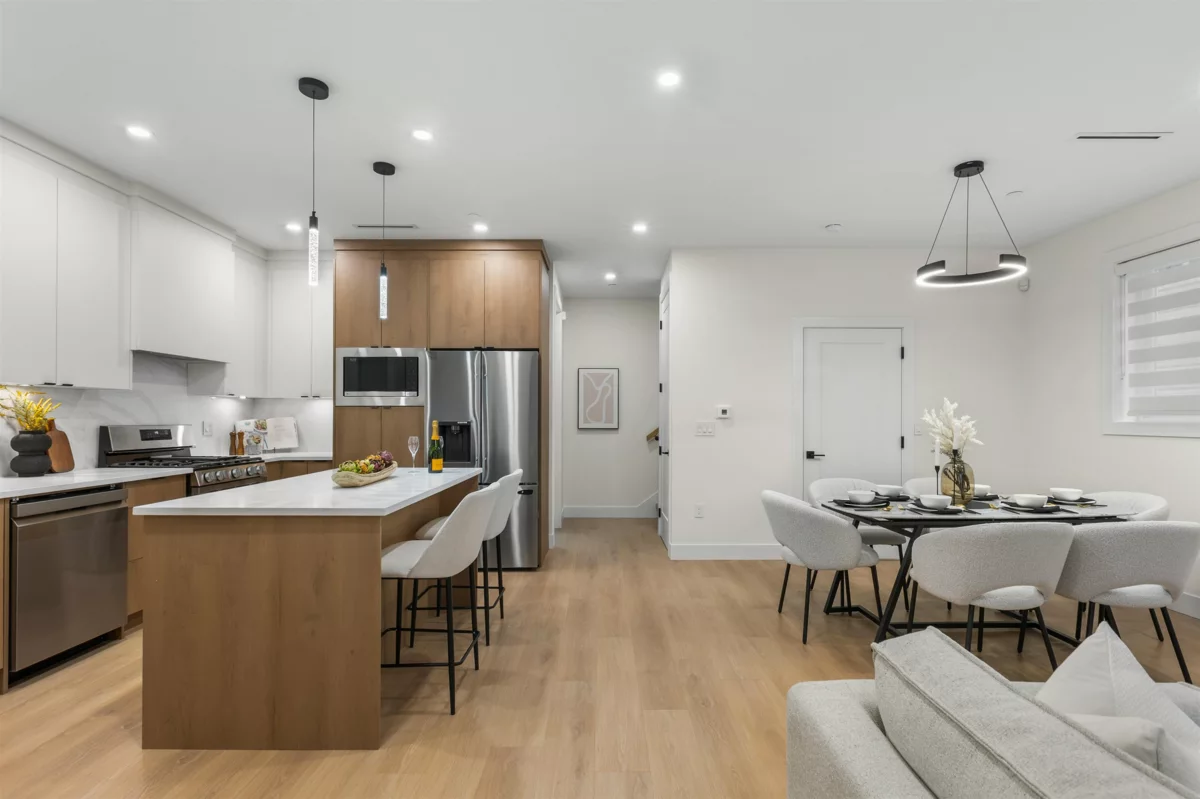 Kitchen Photo of 2 435 E 47th Avenue, Vancouver, BC