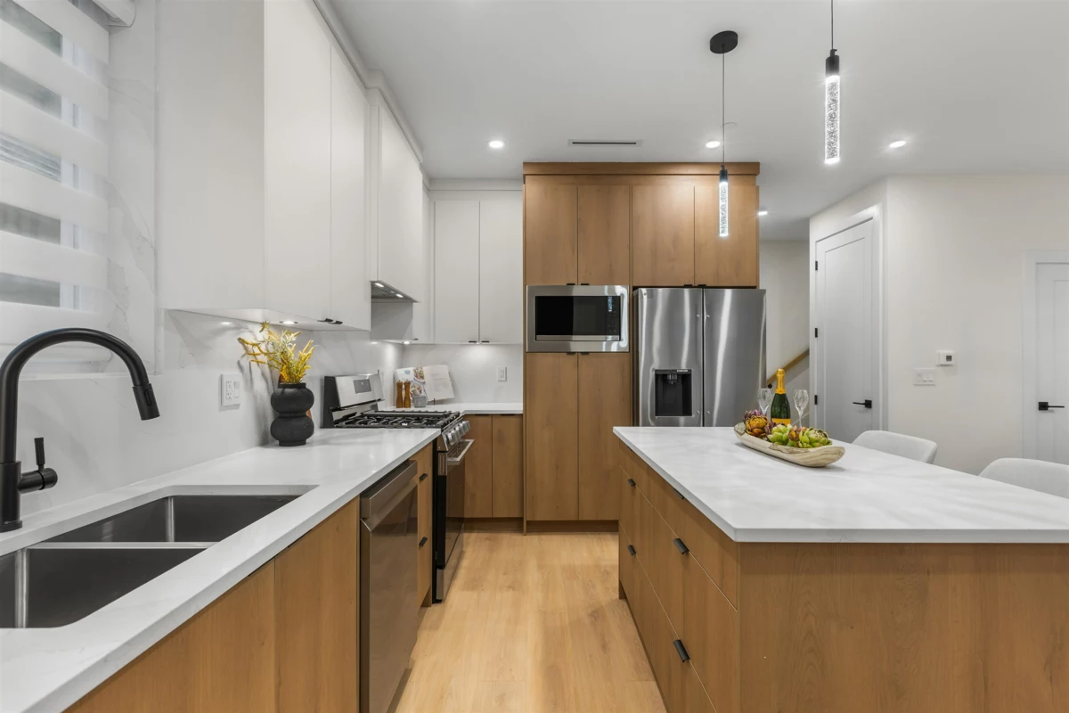 Primary Bedroom Photo of 2 435 E 47th Avenue, Vancouver, BC