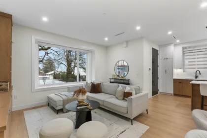 2 435 E 47th Avenue, Vancouver, BC