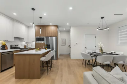 Kitchen Photo of 2 435 E 47th Avenue, Vancouver, BC