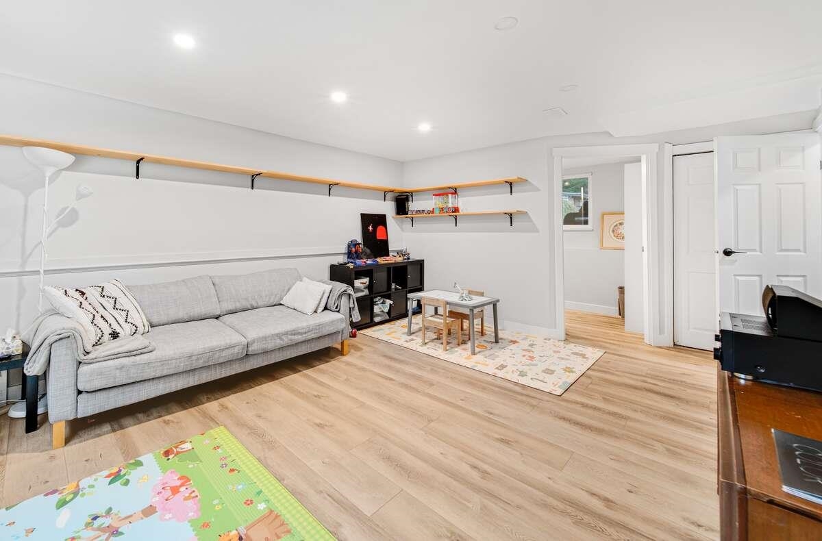 Breakfast Nook Photo of 2280 King Albert Avenue, Coquitlam, BC