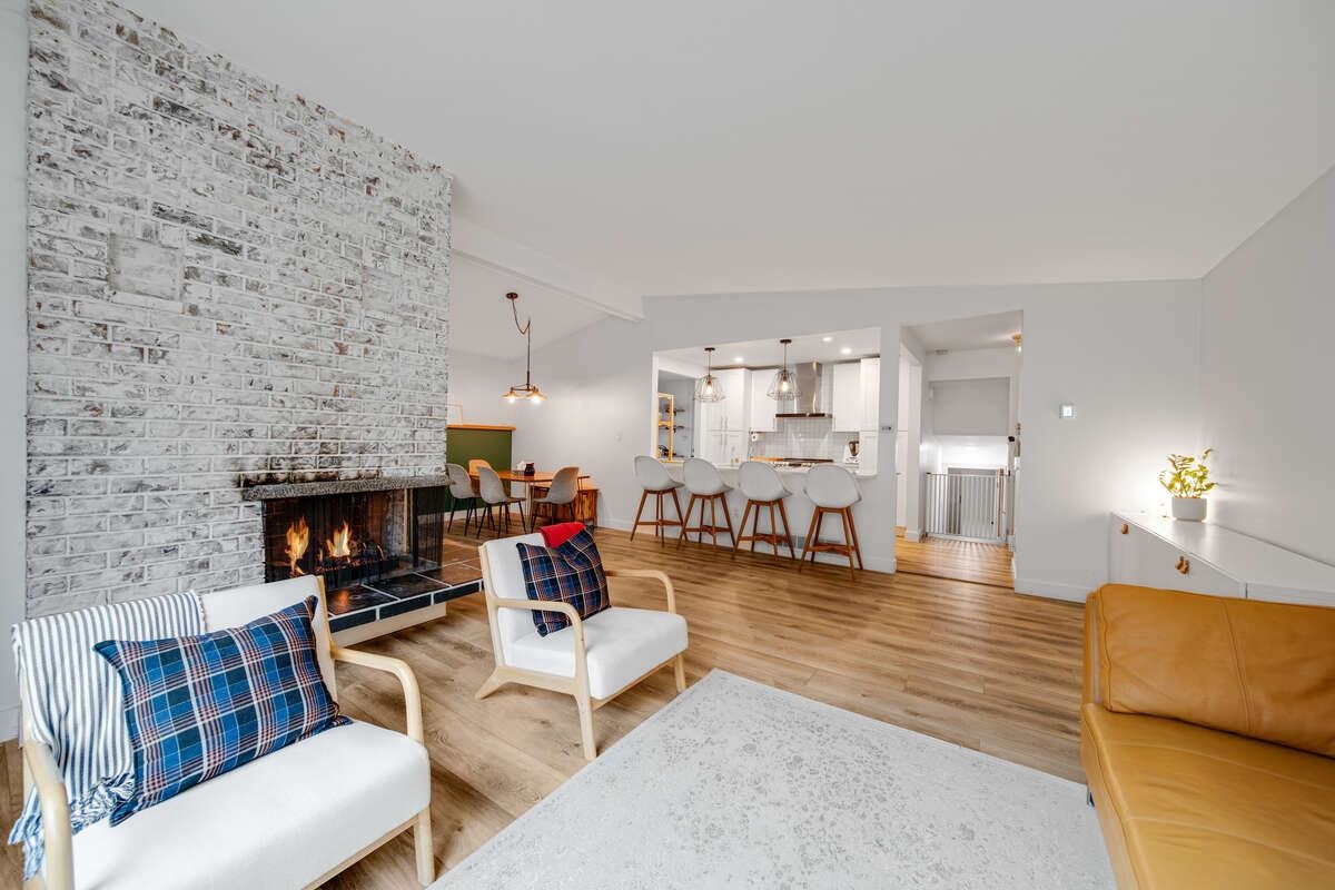 Dining Area Photo of 2280 King Albert Avenue, Coquitlam, BC