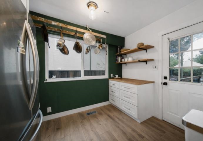 Kitchen Island Photo of 2280 King Albert Avenue, Coquitlam, BC