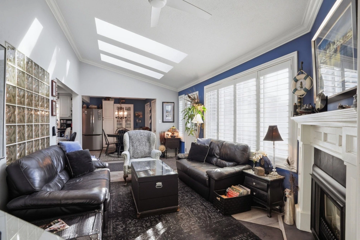 Breakfast Nook Photo of 7217 Mary Avenue, Burnaby, BC