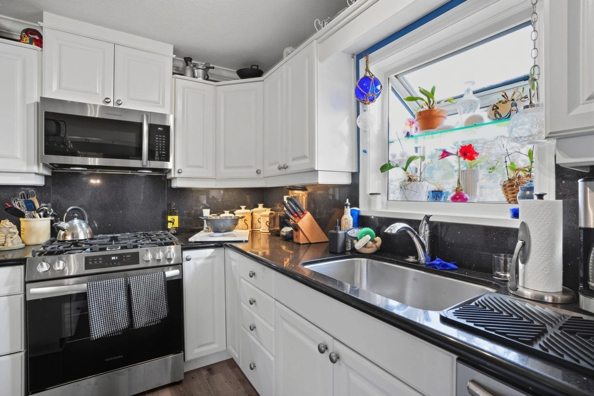 Dining Area Photo of 7217 Mary Avenue, Burnaby, BC