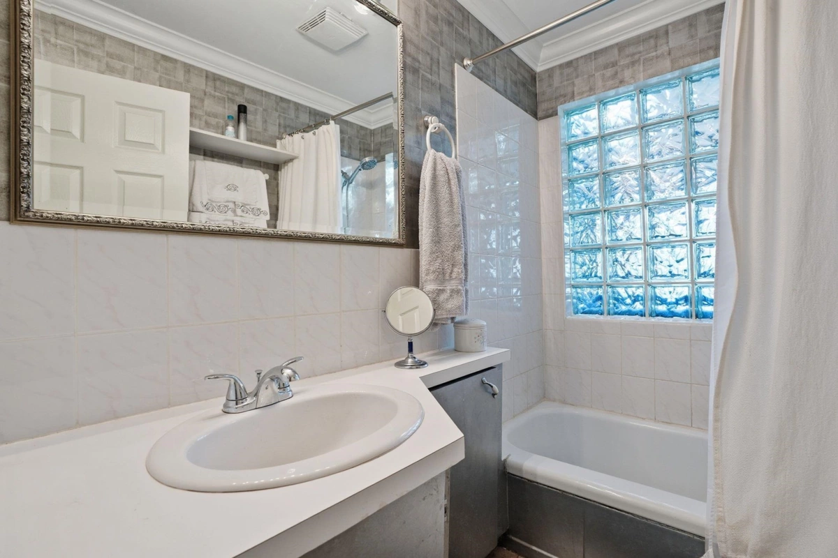 Entry Foyer Photo of 7217 Mary Avenue, Burnaby, BC