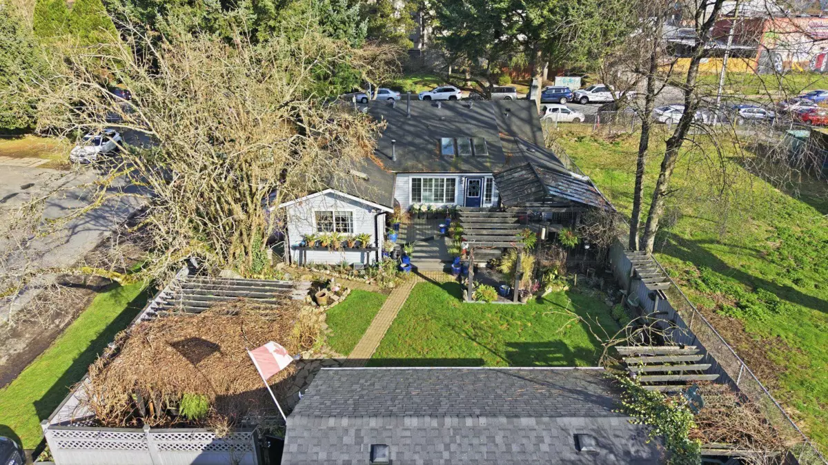 Garden / Landscaping Photo of 7217 Mary Avenue, Burnaby, BC