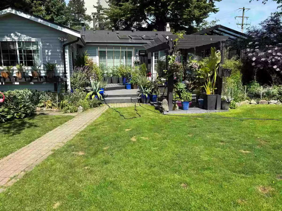 Hot Tub / Spa Photo of 7217 Mary Avenue, Burnaby, BC