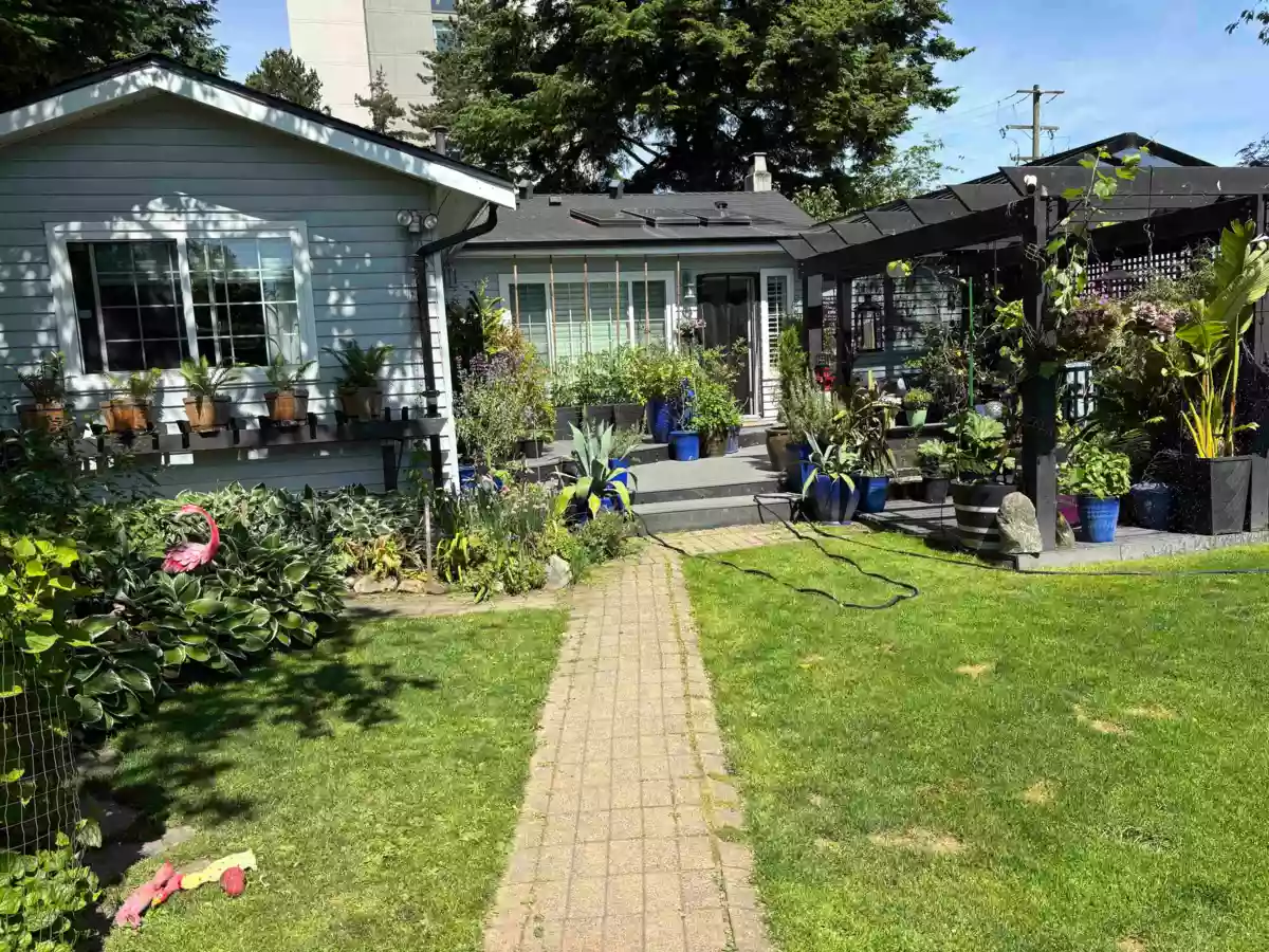 Outdoor Kitchen Photo of 7217 Mary Avenue, Burnaby, BC