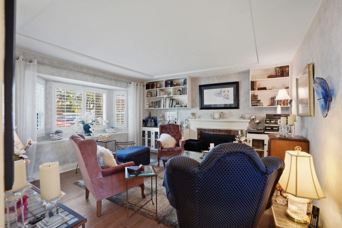 Walk-In Closet Photo of 7217 Mary Avenue, Burnaby, BC