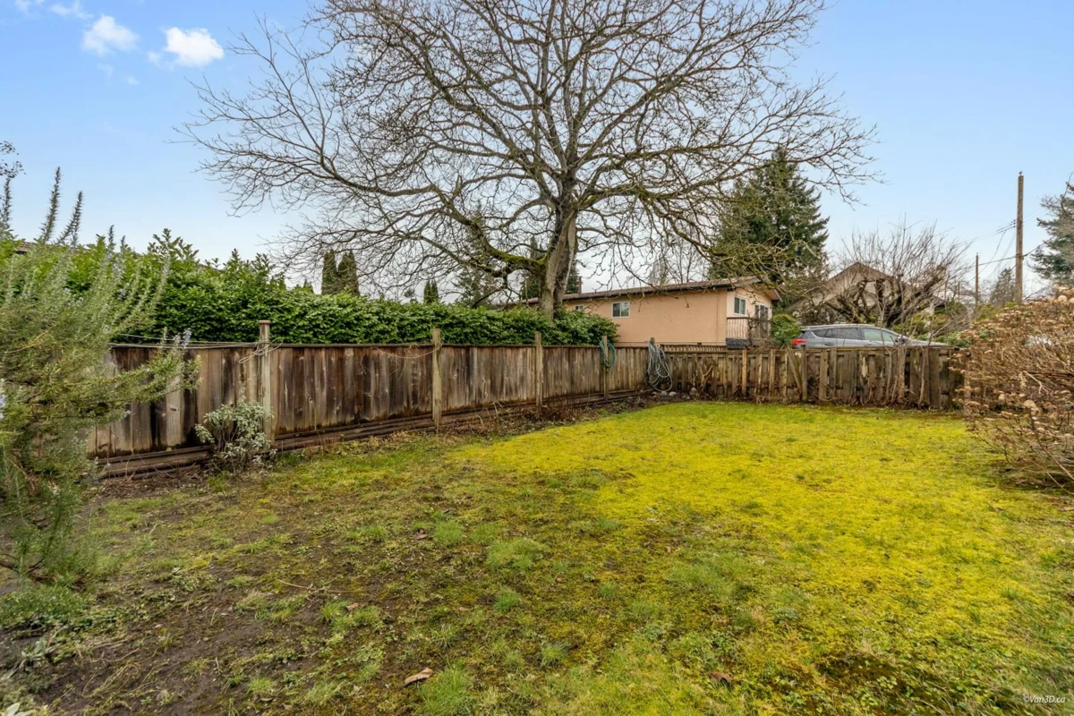 Powder Room Photo of 308 E King Edward Avenue, Vancouver, BC