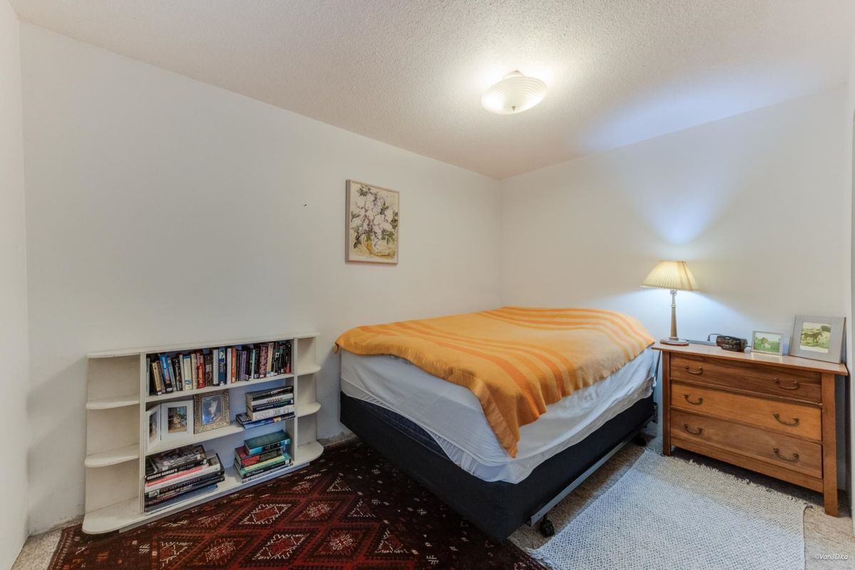 Primary Bathroom Photo of 308 E King Edward Avenue, Vancouver, BC