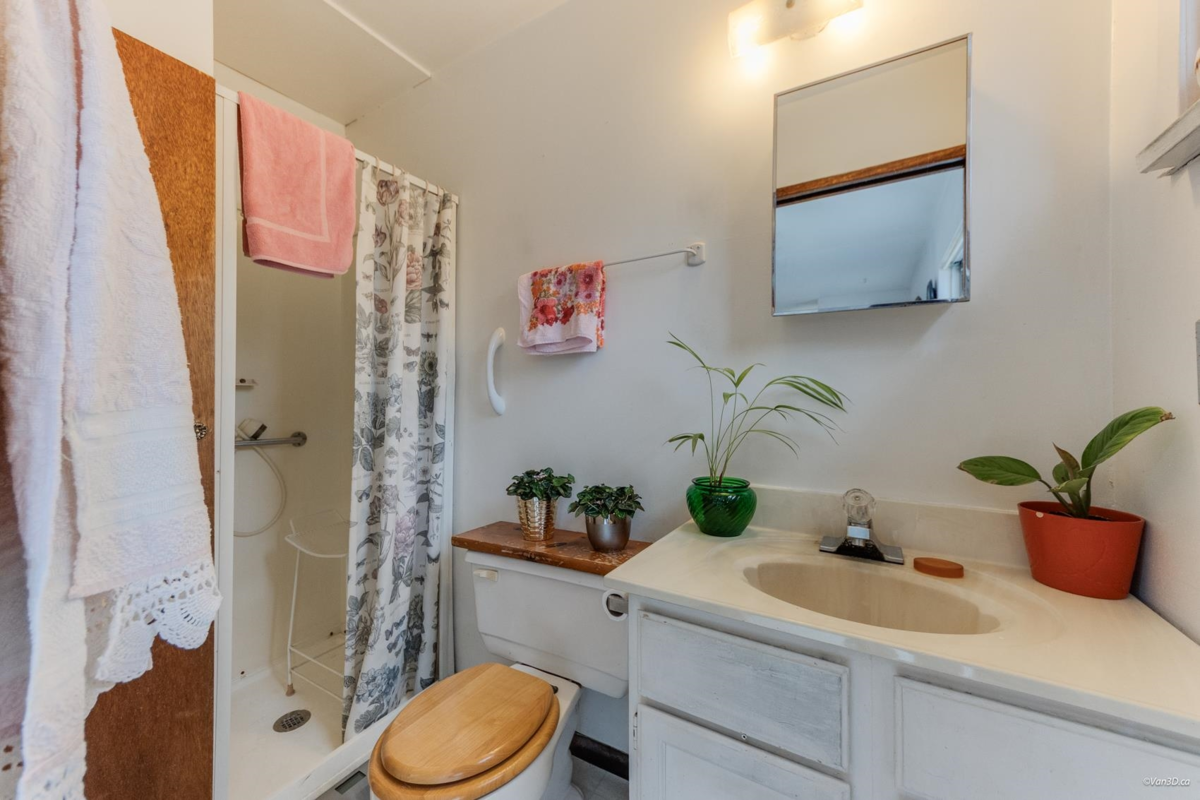 Primary Bedroom Photo of 308 E King Edward Avenue, Vancouver, BC