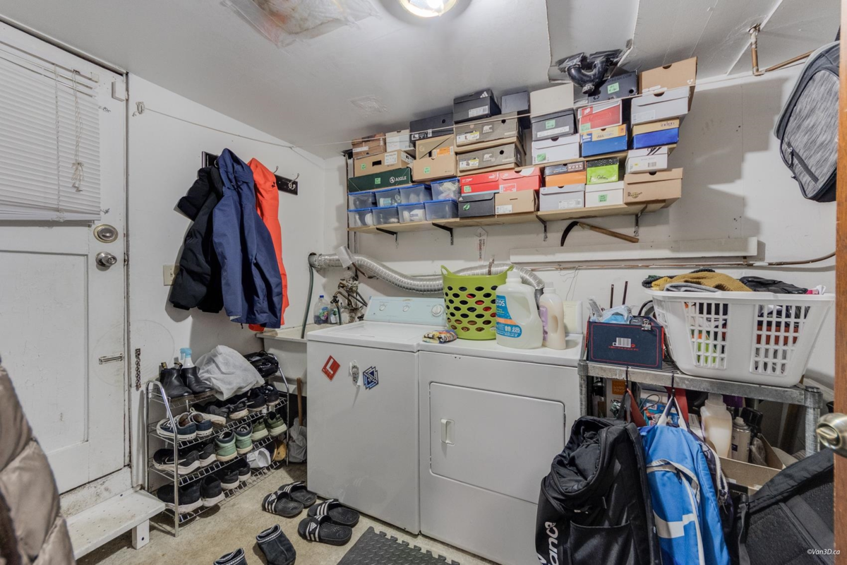 Swimming Pool Photo of 308 E King Edward Avenue, Vancouver, BC