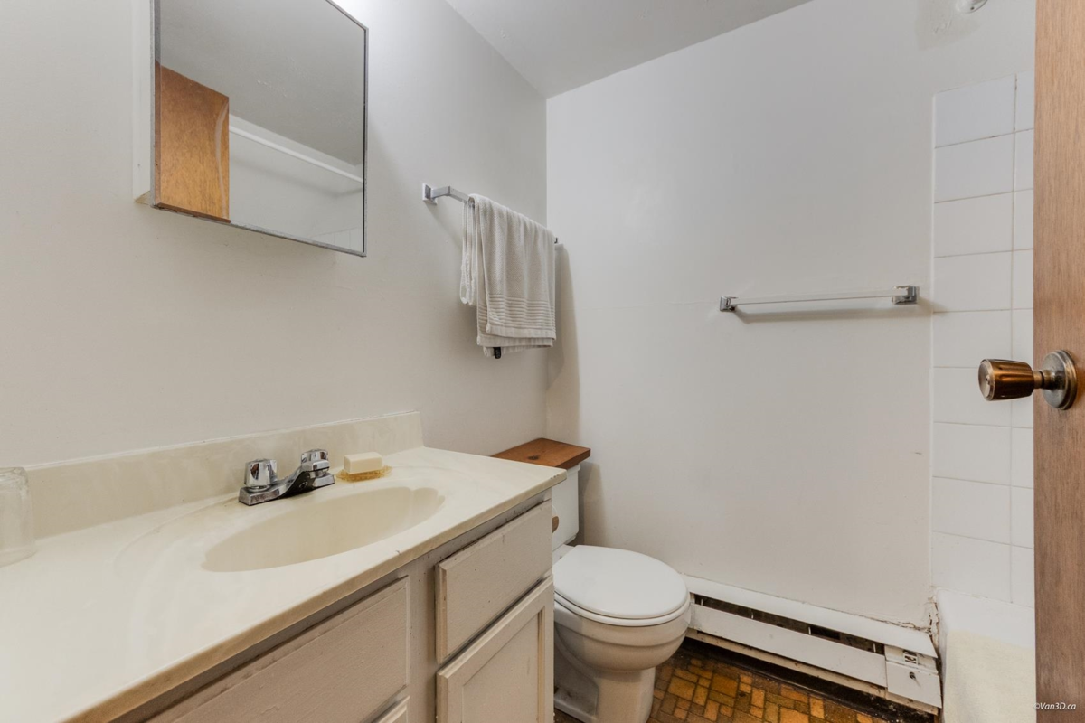 Walk-In Closet Photo of 308 E King Edward Avenue, Vancouver, BC