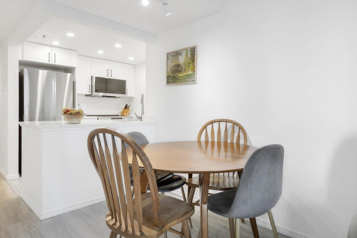 Kitchen Photo of 1003 838 Agnes Street, New Westminster, BC