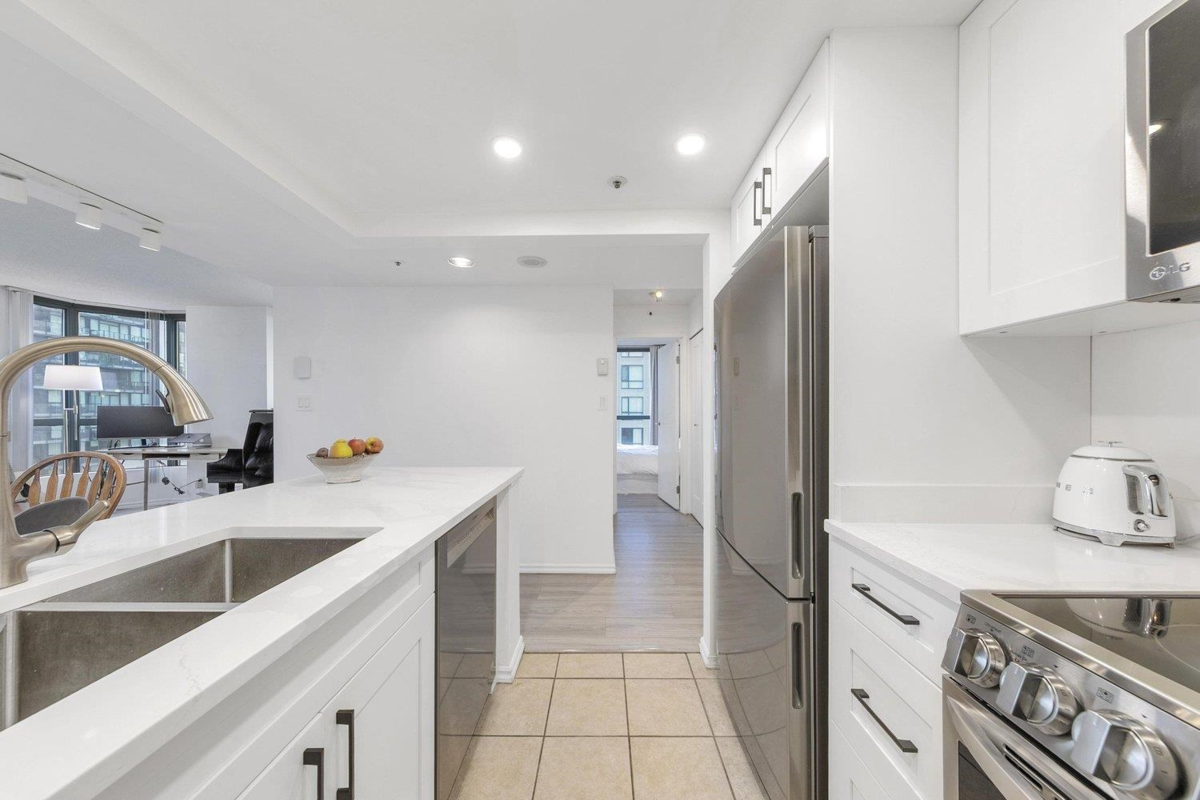 Living Room Photo of 1003 838 Agnes Street, New Westminster, BC