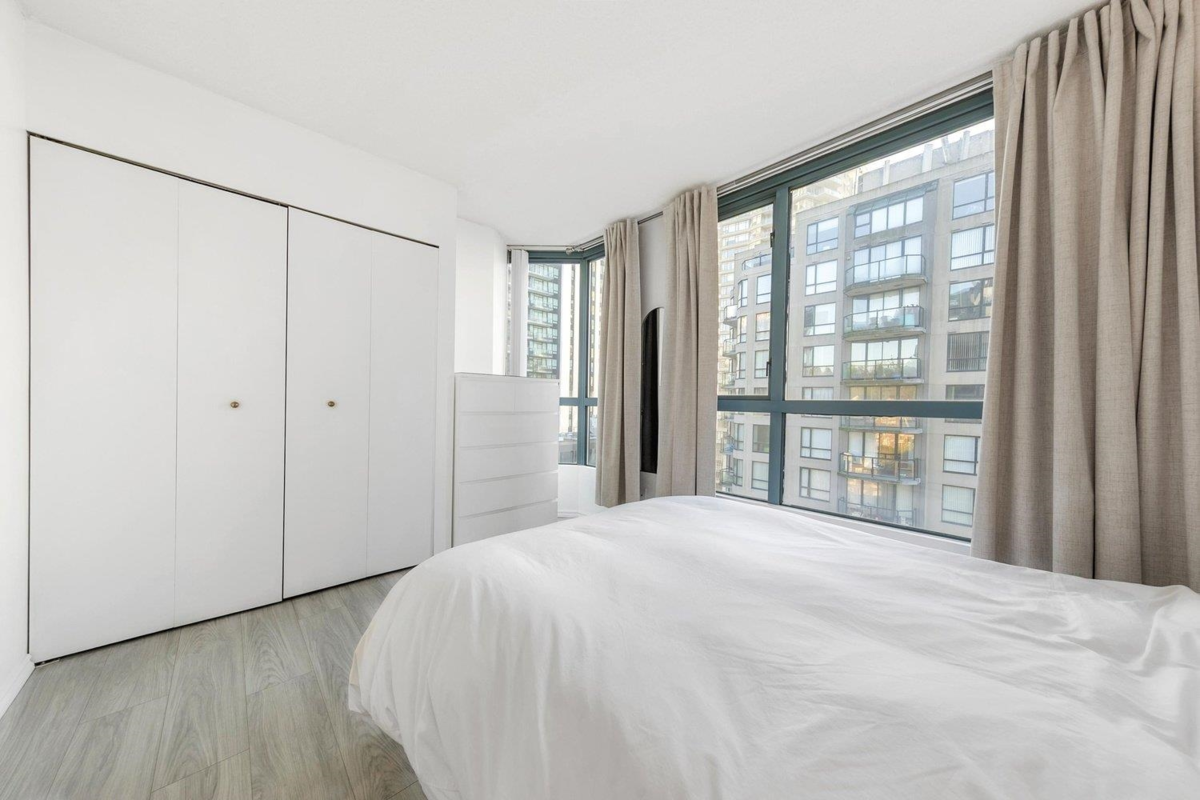 Walk-In Closet Photo of 1003 838 Agnes Street, New Westminster, BC