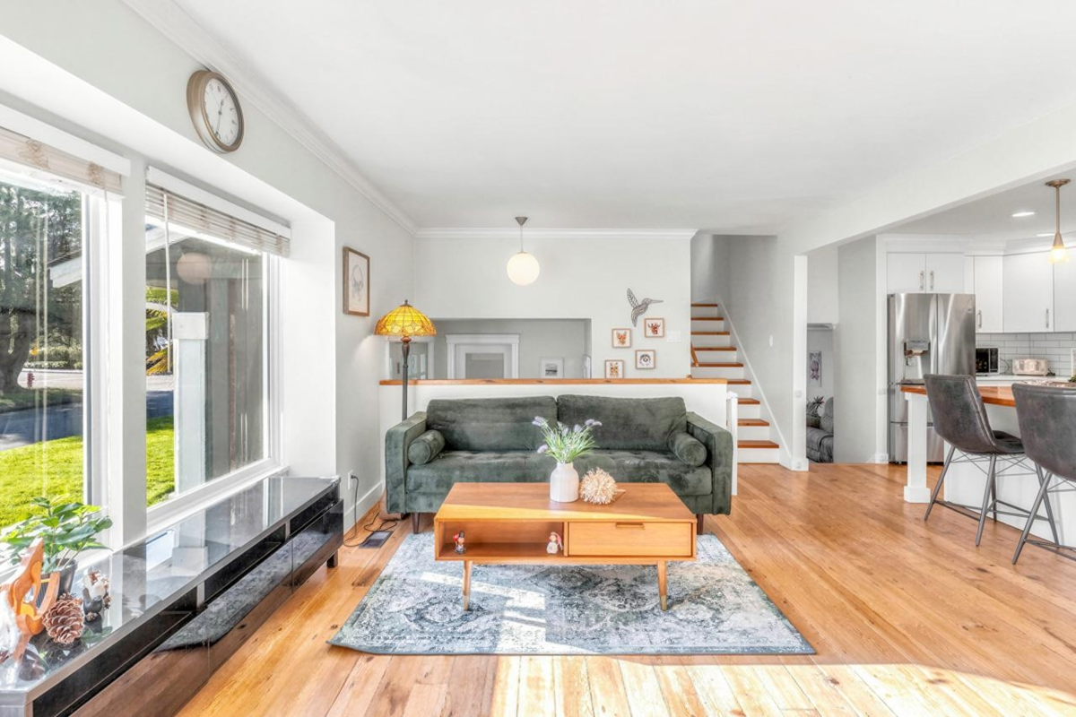 Kitchen Island Photo of 11771 Trumpeter Drive, Richmond, BC
