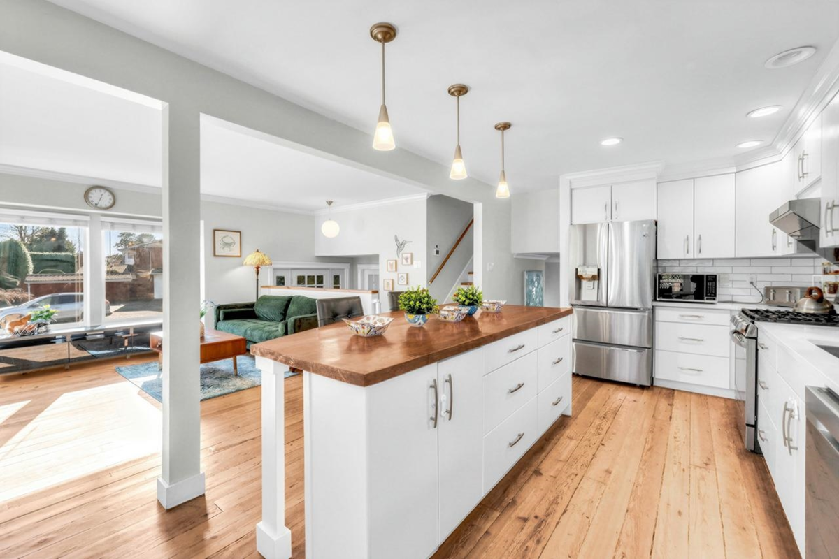 Living Room Photo of 11771 Trumpeter Drive, Richmond, BC