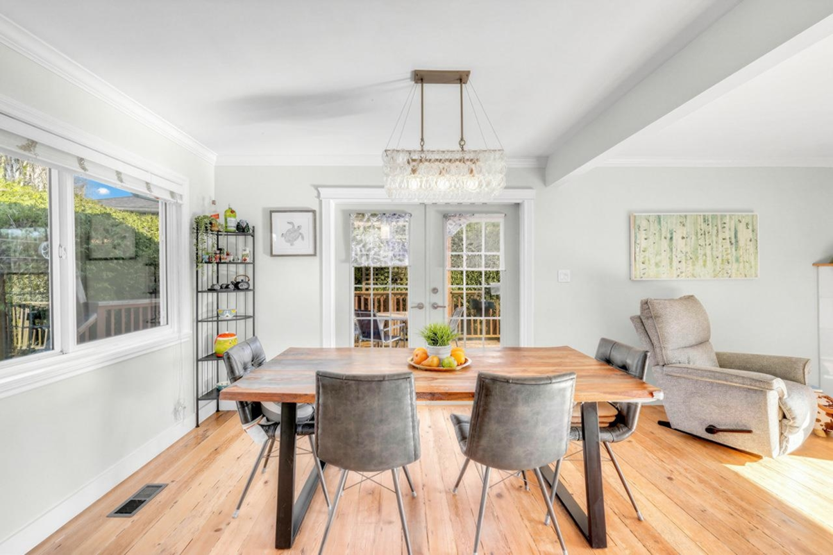 Walk-In Closet Photo of 11771 Trumpeter Drive, Richmond, BC