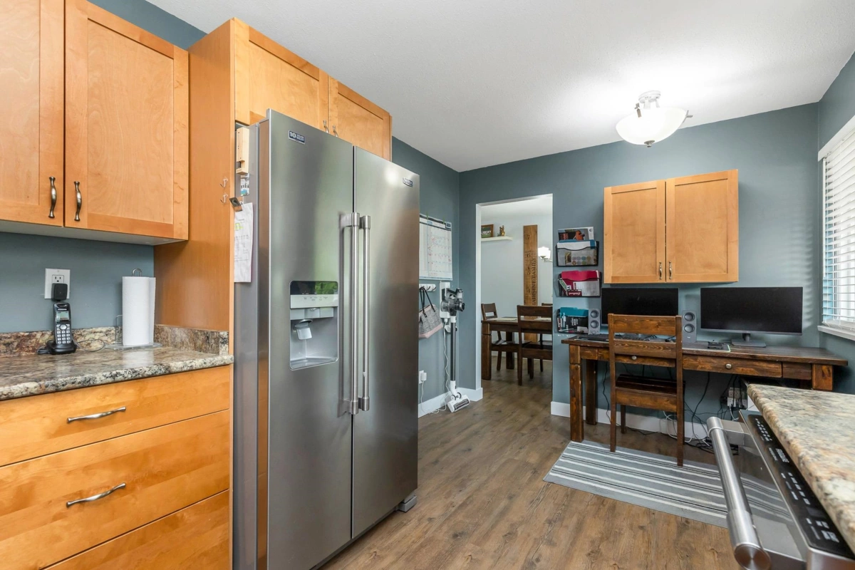 Breakfast Nook Photo of 32456 14th Avenue, Mission, BC