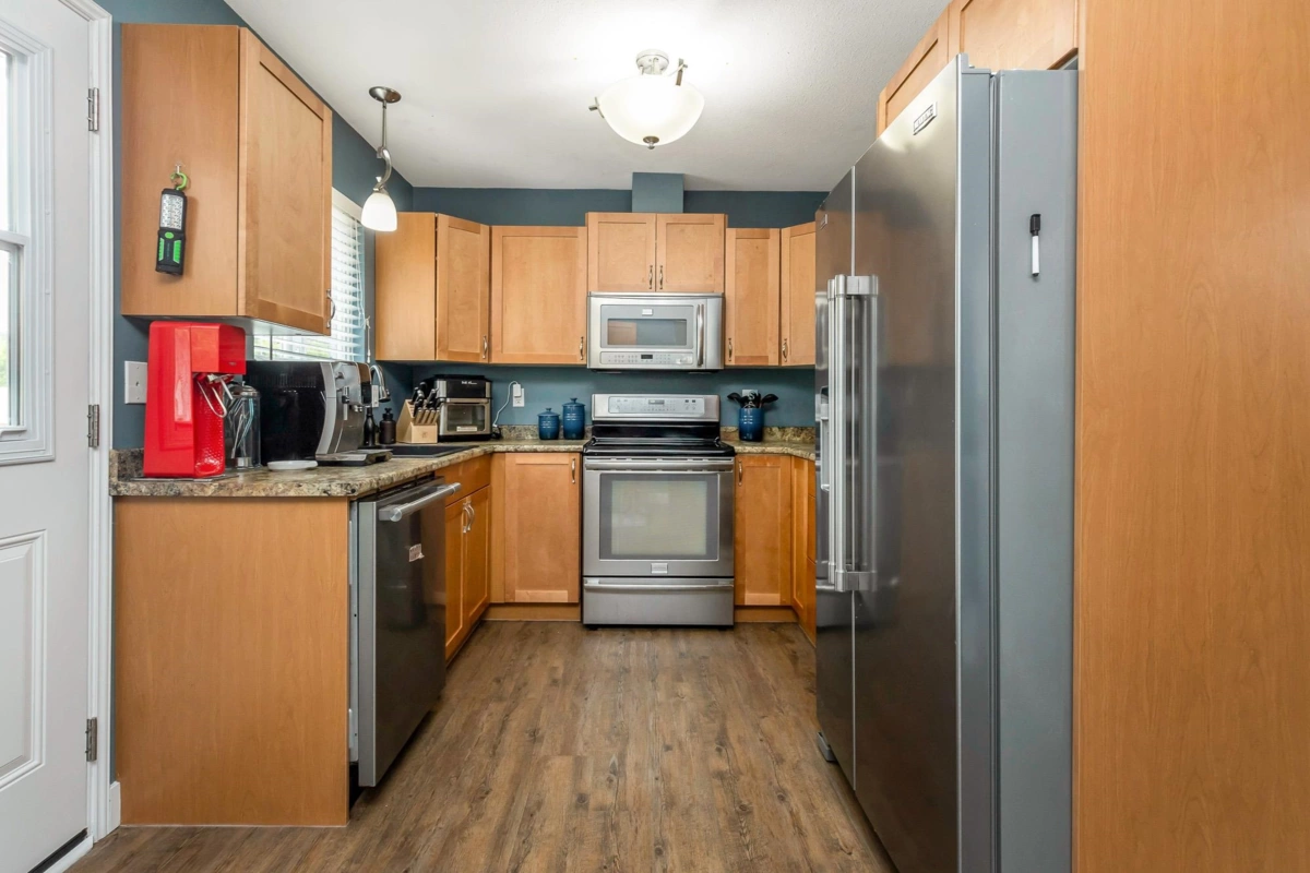 Kitchen Island Photo of 32456 14th Avenue, Mission, BC