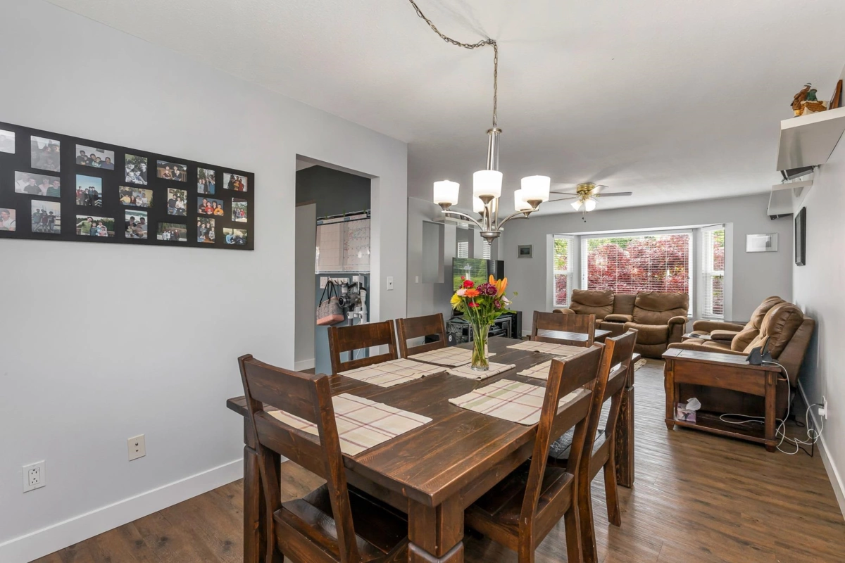 Kitchen Photo of 32456 14th Avenue, Mission, BC