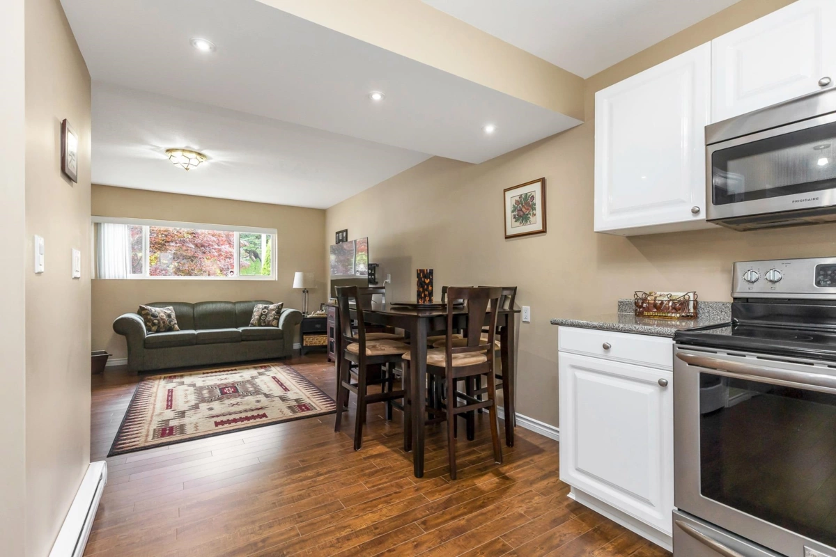 Laundry Room Photo of 32456 14th Avenue, Mission, BC