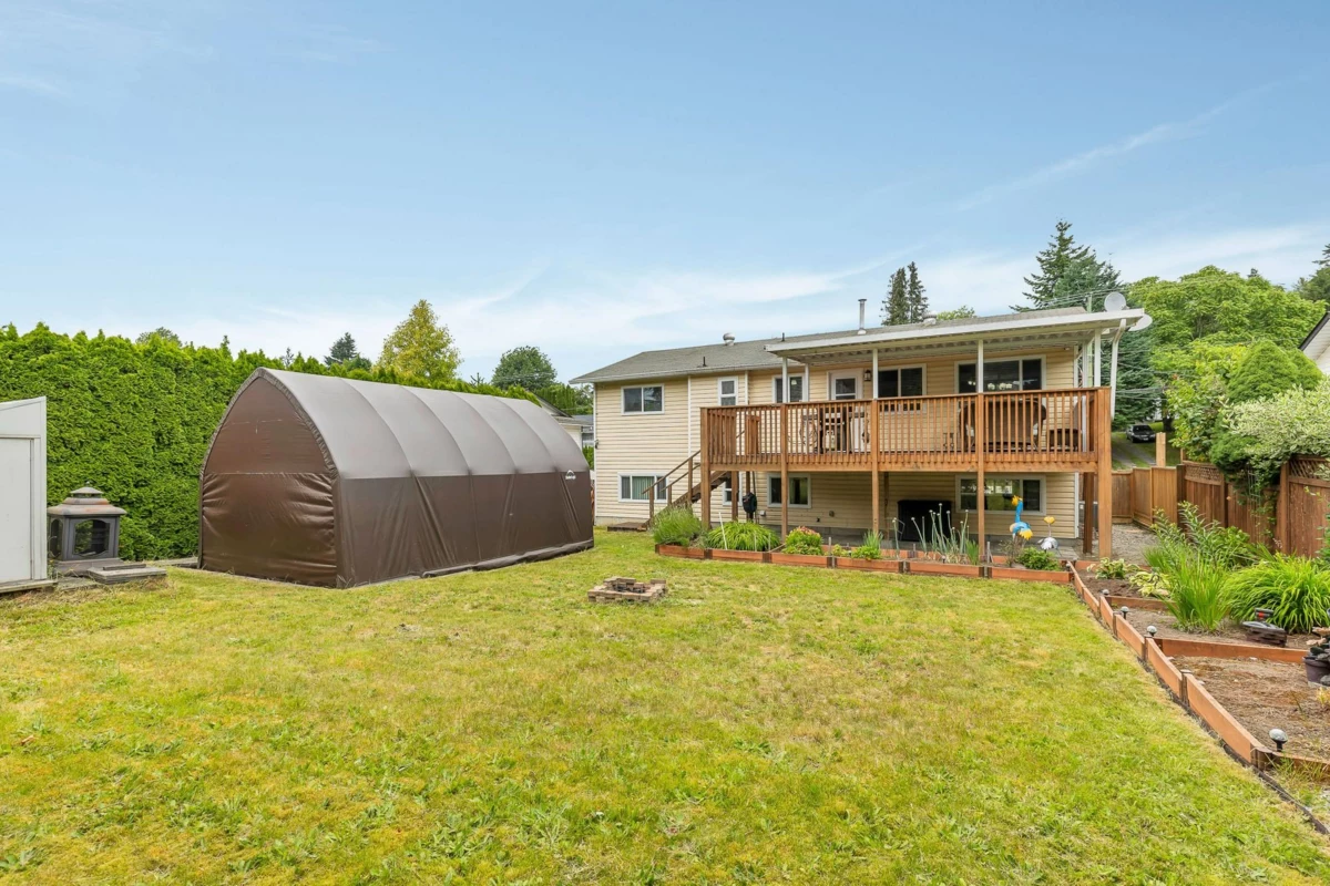 Swimming Pool Photo of 32456 14th Avenue, Mission, BC